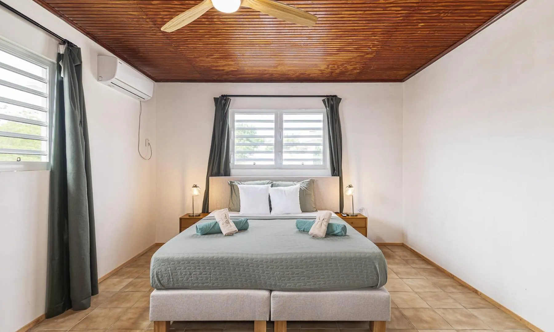 Modern Family Villa With Private Pool Near Mambo Beach & Jan Thiel Willemstad
